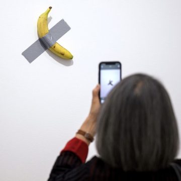 Obra de arte avaliada em R$ 35 milhões é ‘comida’ por visitante em museu na França