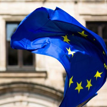 Visto europeu ficará mais caro, mas crianças e idosos terão isenção; entenda as novas regras