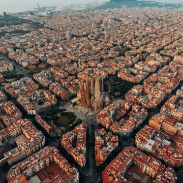 Barcelona anuncia fim dos aluguéis do tipo Airbnb para turistas até 2029; entenda