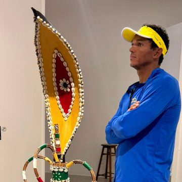 Em Salvador, Isaquias Queiroz visita exposição no MUNCAB e celebra arte afro-brasileira: ‘aprendizado que levo comigo’