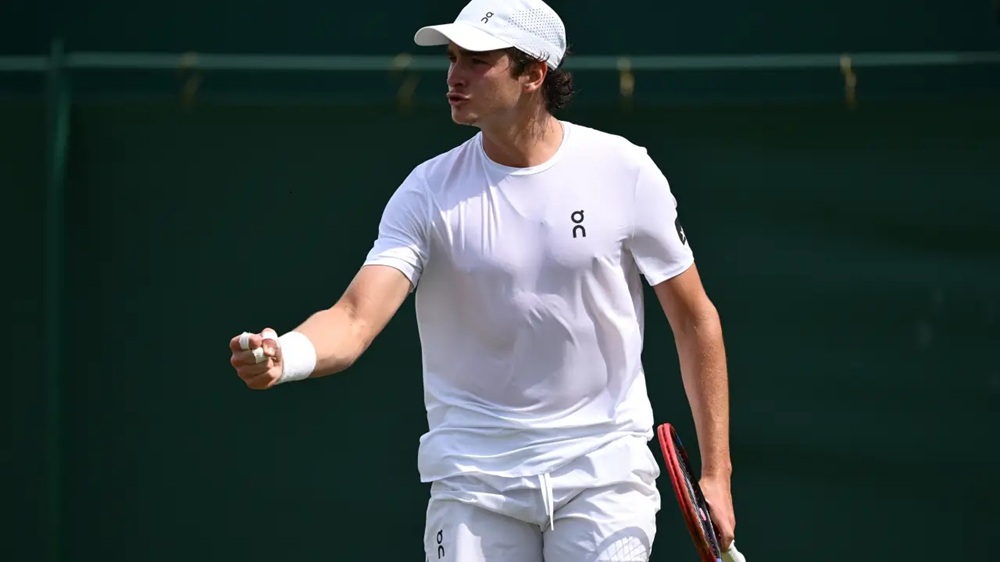 João Fonseca mantém boa fase em Wimbledon, avança à 3ª rodada e iguala melhor campanha em Grand Slams