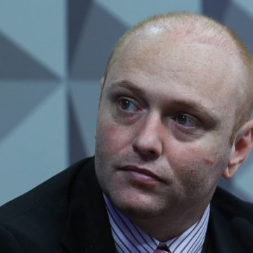 Alexandre de Moraes mantém prisão de Walter Delgatti por invasão ao CNJ; Zambelli segue foragida
