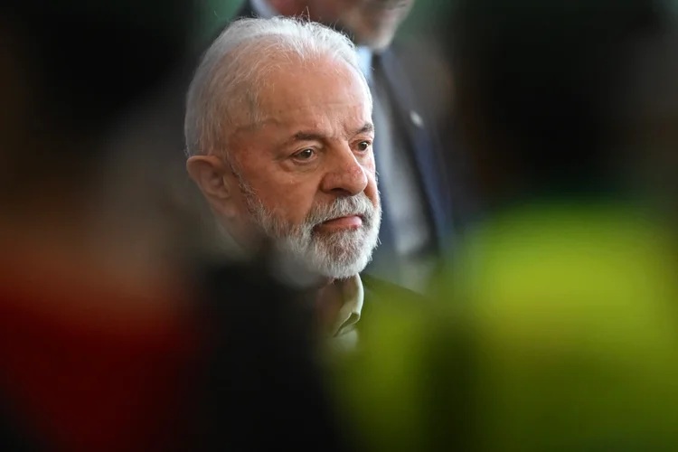 Lula empataria com Bolsonaro, Tarcísio e Michelle e venceria outros quatro nomes em simulação para 2026