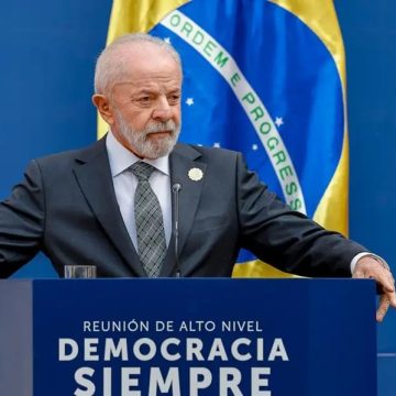 ‘Democracia corre risco como na ascensão do nazismo’, alerta Lula em encontro no Chile