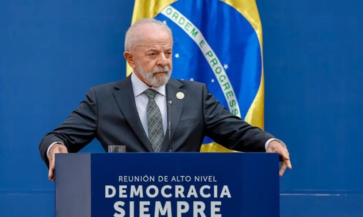 ‘Democracia corre risco como na ascensão do nazismo’, alerta Lula em encontro no Chile