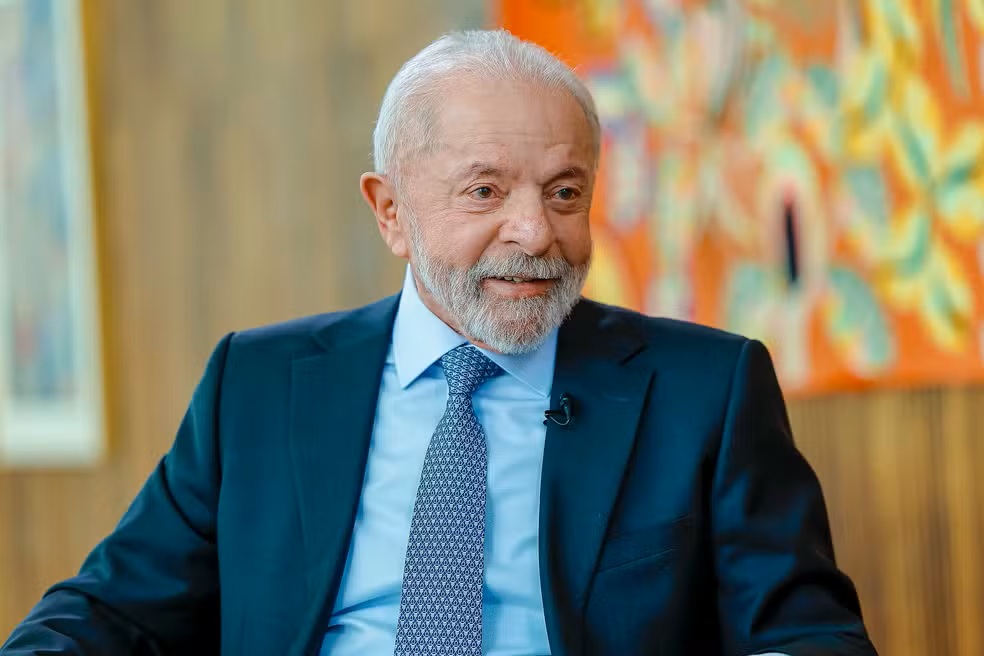 Aprovação do governo Lula sobe para 43%, mas desaprovação ainda é maioria