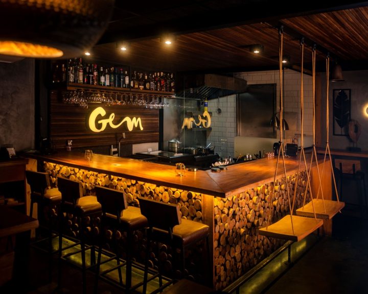 Minibar Gem recebe Sebastian Alarcon e Luli Moreira para noite especial com drinks autorais e o famoso hambúrguer do Nimbos Bar