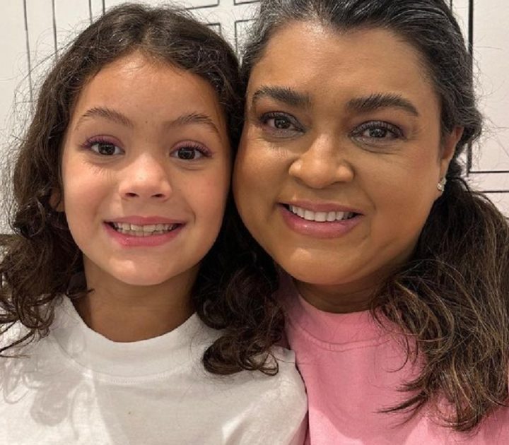 Preta Gil dedicou autobiografia à neta, Sol de Maria: ‘Sei que escutará muitas histórias’