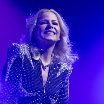 Celebrando 40 anos de carreira, Paula Toller desembarca em Salvador com a turnê “Amorosa”