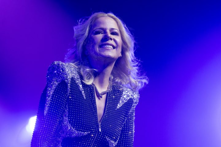 Celebrando 40 anos de carreira, Paula Toller desembarca em Salvador com a turnê “Amorosa”