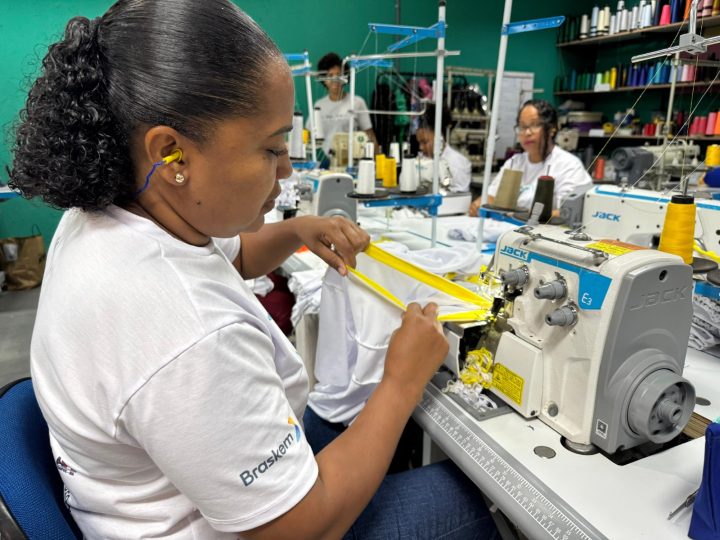 Curso gratuito de Costura Industrial abre 40 vagas em Salvador; inscrições vão até 11 de julho