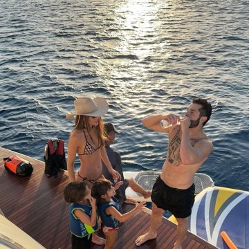 Romana Novais registra momentos em família em Ibiza durante turnê de Alok
