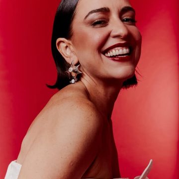 Celebrando 20 anos de carreira, Roberta Sá apresenta show especial em Salvador