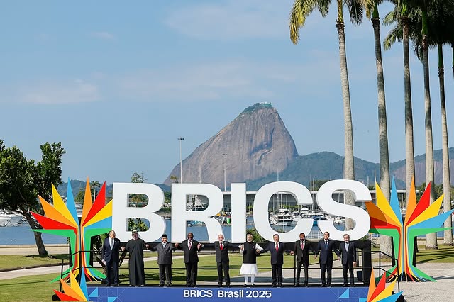 Presidente Lula abre Cúpula do BRICS com apelo por investimentos para a paz e segurança