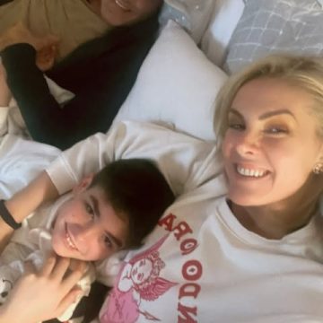 Ana Hickmann compartilha momento de carinho com Edu Guedes e o filho