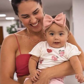 Graciele Lacerda revela técnica para distrair a filha Clara durante viagens de avião