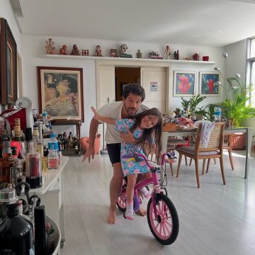 Duda Nagle se despede da temporada de férias com a filha Zoe