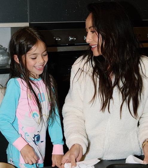 Sabrina Sato diverte público ao mostrar receita especial preparada pela filha Zoe