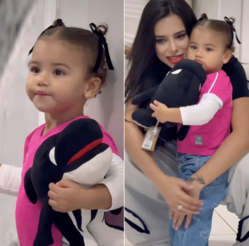 Filha de Bruna Biancardi e Neymar esbanja fofura ao torcer pelo pai em jogo do Santos