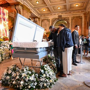 Velório de Preta Gil reúne fãs, amigos e familiares no Theatro Municipal do Rio