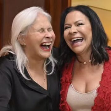 Fafá de Belém posa com Dona Ruth e entrega: ‘Me identifico muito com Marília’