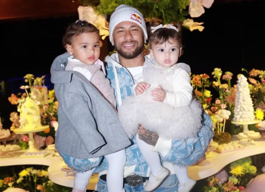 Neymar reage a comentário sobre filhas gastarem sua fortuna de US$ 1 bilhão