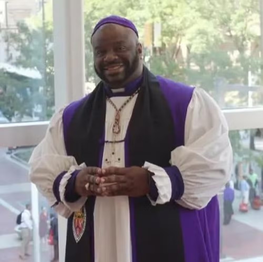 Pastor imobiliza assaltante armado, oferece perdão, mas acaba assaltado mesmo assim
