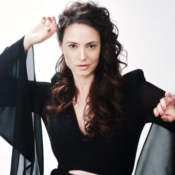 Rosanne Mulholland celebra volta ao trabalho após fase focada na maternidade: ‘Essencial’