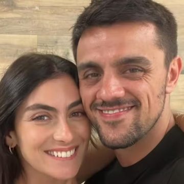 Felipe Simas diz sentir orgulho da esposa ‘por abrir mão da profissão para construir uma família unida’