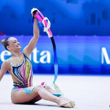 Ginasta italiana conquista medalha de ouro após se apresentar ao som de Ivete Sangalo