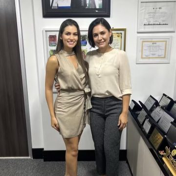 Esposa miss de Amado Batista divide opiniões ao posar com Michelle Bolsonaro: ‘Eterna primeira-dama’