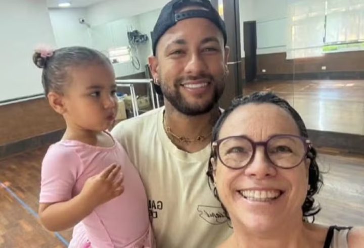 Neymar visita aula de ballet da filha Mavie e é elogiado pela professora