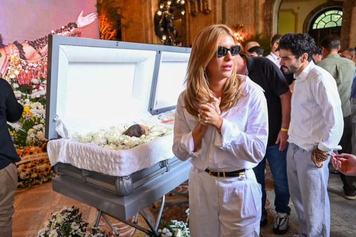 Lore Improta se emociona em velório de Preta Gil