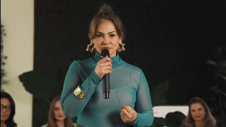 Ex-Tiazinha, Suzana Alves fala sobre síndrome do pânico após fama: ‘Me cobria para me esconder’