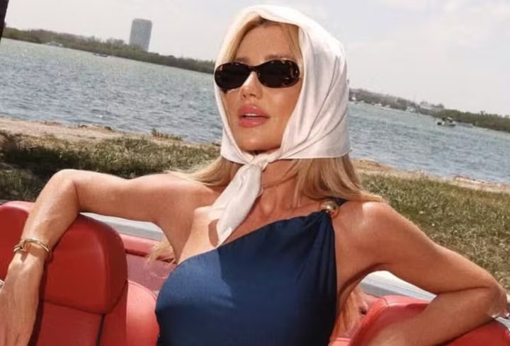 Esposa de Roberto Justus, Ana Paula Siebert posa em carrão de R$ 4 milhões