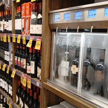 Perini inaugura serviço de degustação de vinhos por dose nas lojas da Graça e da Pituba