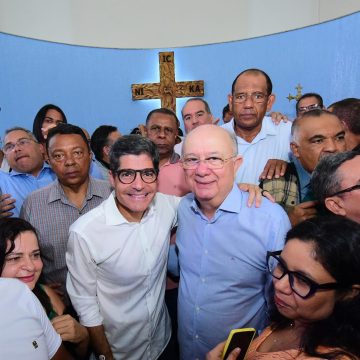 ACM Neto participa da missa de aniversário de José Ronaldo em Feira de Santana; veja fotos
