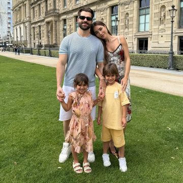 Alok curte viagem a Paris com a família; veja fotos