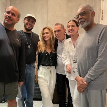 Amiga de infância de Preta Gil, Amora Mautner visita Gilberto Gil após velório da cantora