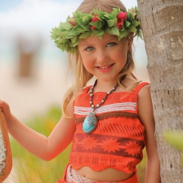 Filha de Ana Paula Siebert e Roberto Justus, Vicky rouba a cena ao se fantasiar de Moana