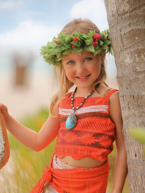 Filha de Ana Paula Siebert e Roberto Justus, Vicky rouba a cena ao se fantasiar de Moana