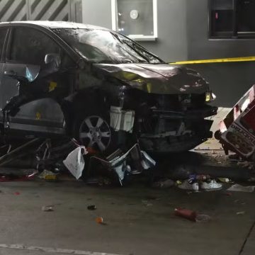 Motorista atropela 30 pessoas em boate de Los Angeles e é baleado por populares