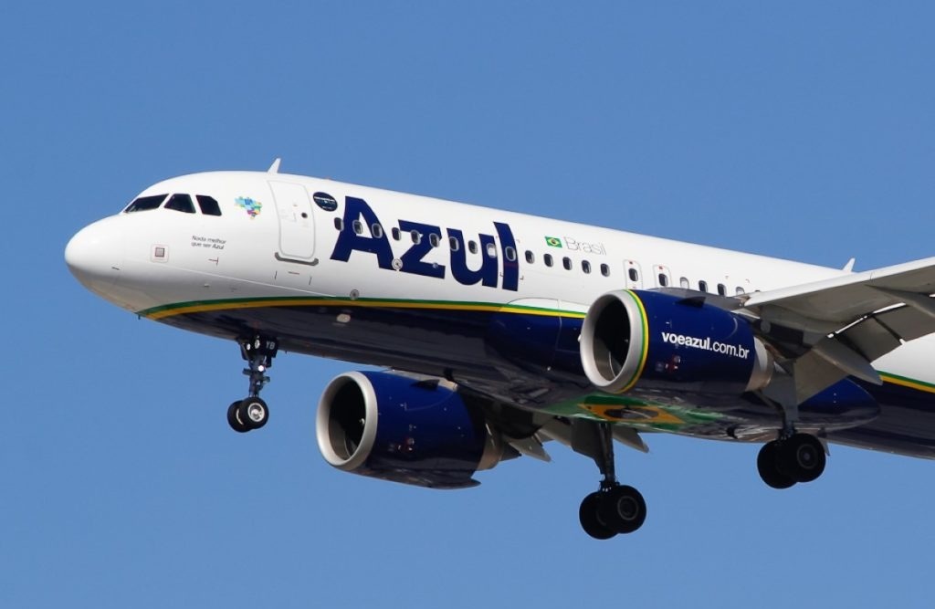 Voo da Azul faz pouso de emergência no Recife após piloto passar mal durante trajeto internacional