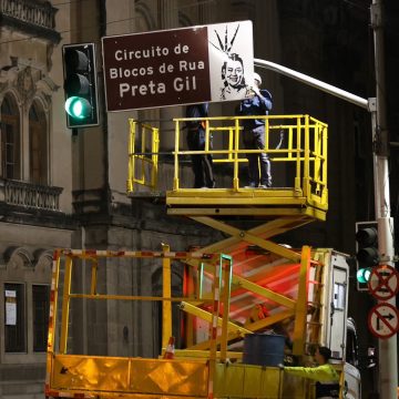 ‘Circuito Preta Gil’: prefeitura instala placas e batiza trajeto de megablocos com o nome da cantora