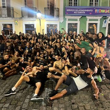 A cada km, um bar: grupo de amigos mistura corrida e bebida e faz sucesso nas redes sociais