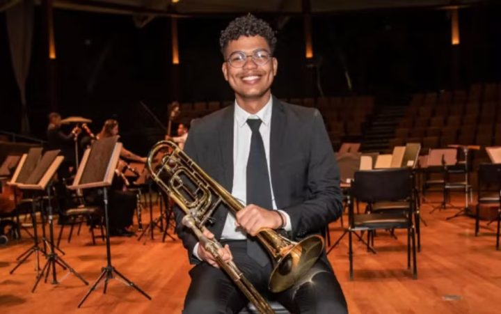 Baiano que aprendeu trombone na igreja é aprovado em mestrado nos Estados Unidos