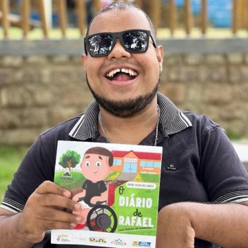 Baiano com paralisia cerebral lança biografia depois de médicos afirmarem que ele não conseguiria ler