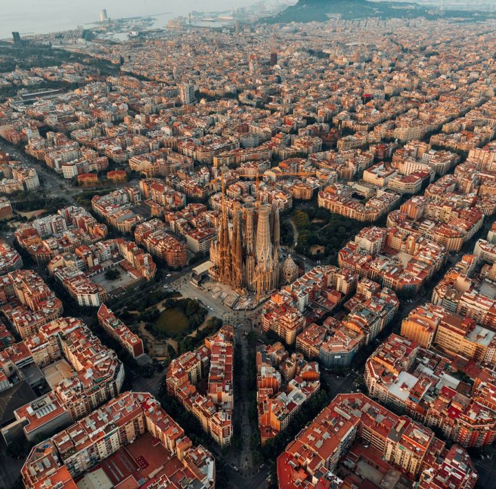 Barcelona anuncia fim dos aluguéis do tipo Airbnb para turistas até 2029; entenda