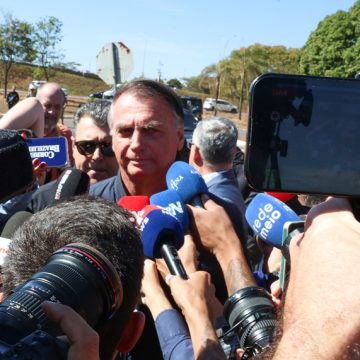Maioria da 1ª Turma do STF vota por manter cautelares contra Bolsonaro, inclusive tornozeleira eletrônica