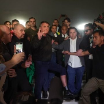 Com tornozeleira eletrônica, Bolsonaro critica Alexandre de Moraes e diz sofrer ‘covardia’